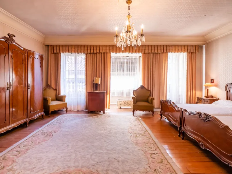Inherited Weight: How Passed-Down Furniture Quietly Rewrote the American Interior